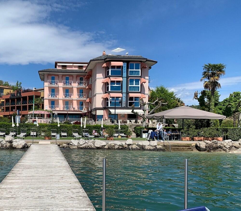 Kriss Internazionale Hotel บาร์โดลิโน ภายนอก รูปภาพ