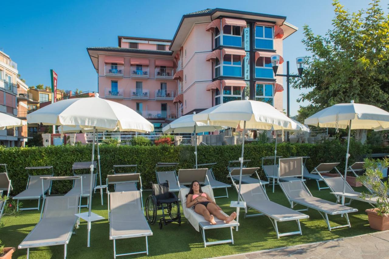 Kriss Internazionale Hotel บาร์โดลิโน ภายนอก รูปภาพ