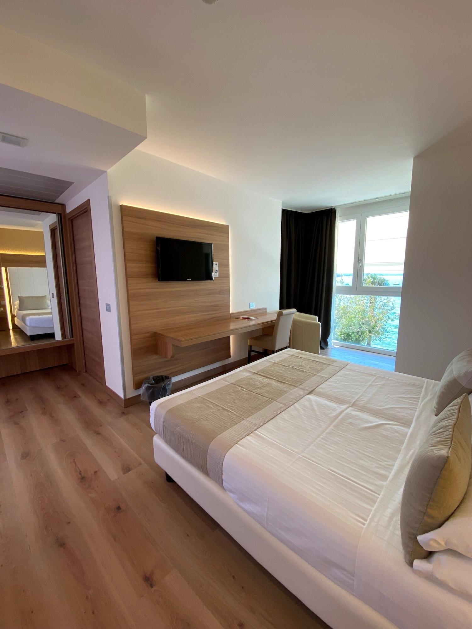 Kriss Internazionale Hotel บาร์โดลิโน ภายนอก รูปภาพ
