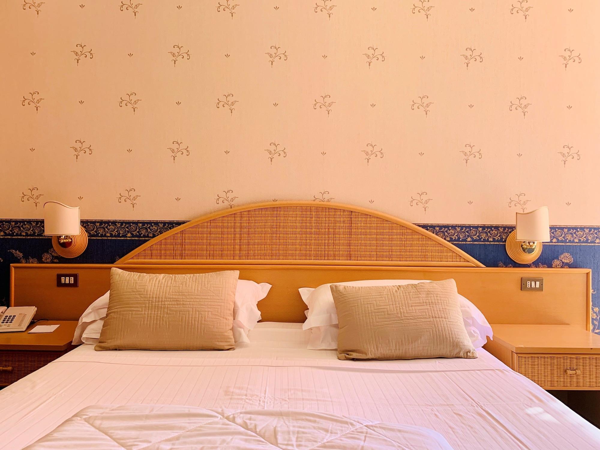Kriss Internazionale Hotel บาร์โดลิโน ภายนอก รูปภาพ