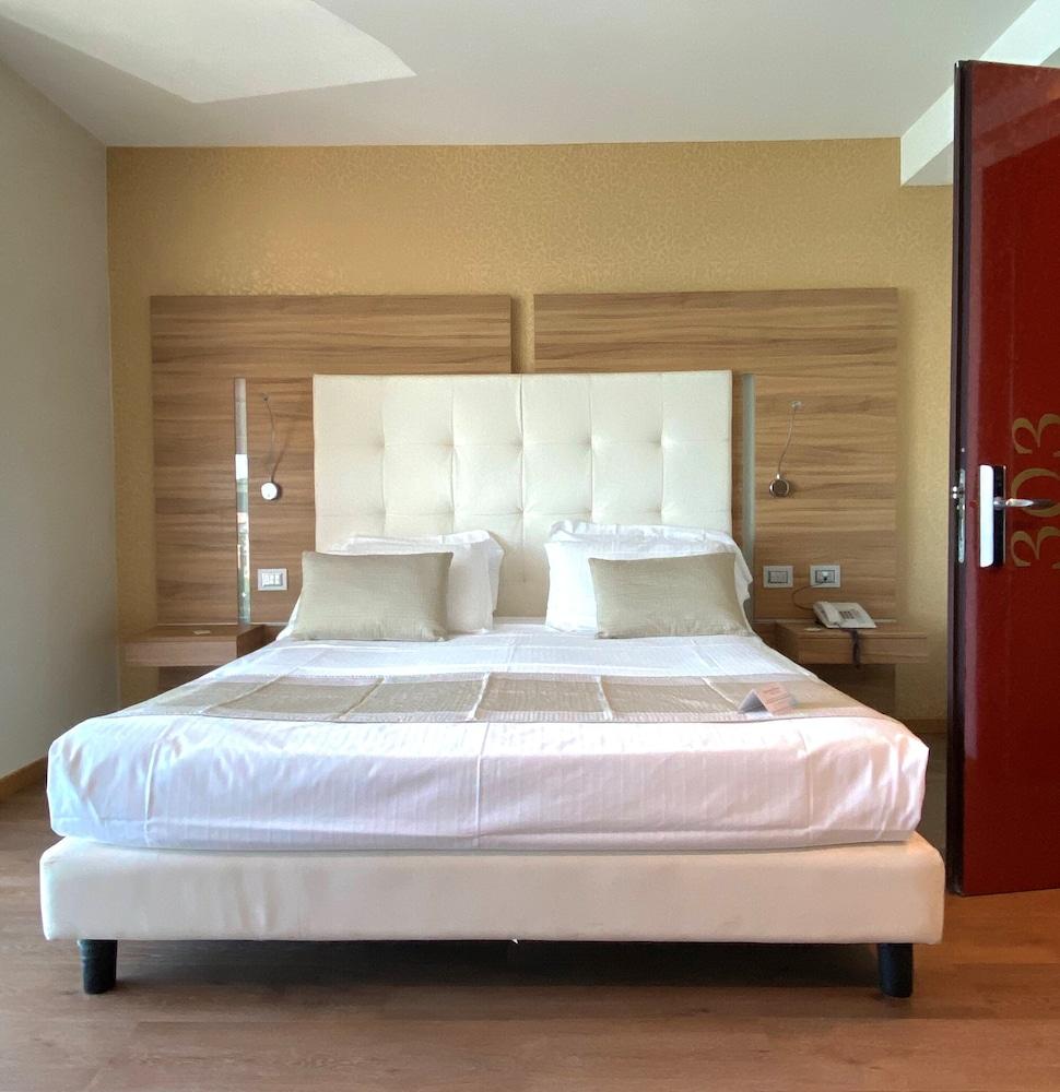 Kriss Internazionale Hotel บาร์โดลิโน ภายนอก รูปภาพ