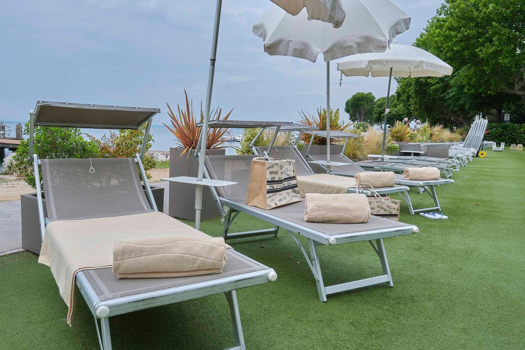 Kriss Internazionale Hotel บาร์โดลิโน ภายนอก รูปภาพ