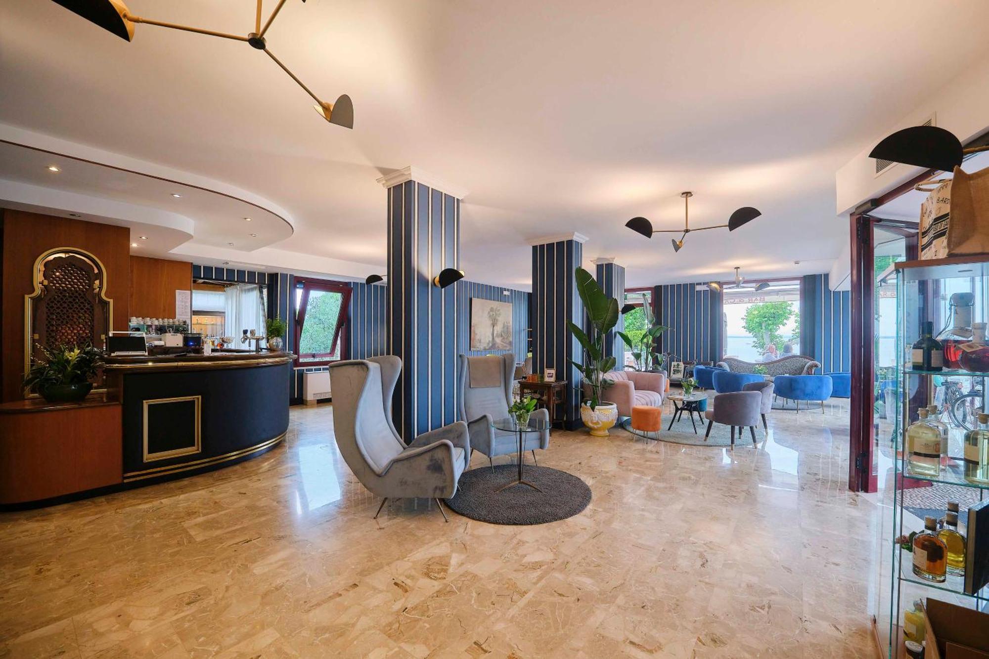 Kriss Internazionale Hotel บาร์โดลิโน ภายนอก รูปภาพ