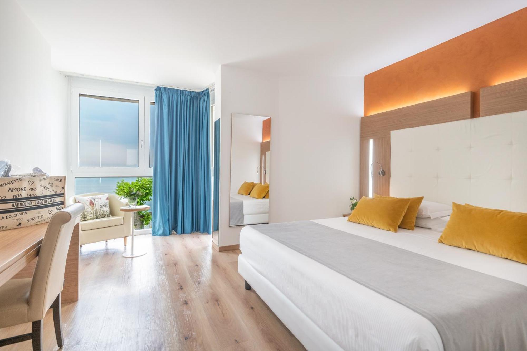 Kriss Internazionale Hotel บาร์โดลิโน ภายนอก รูปภาพ