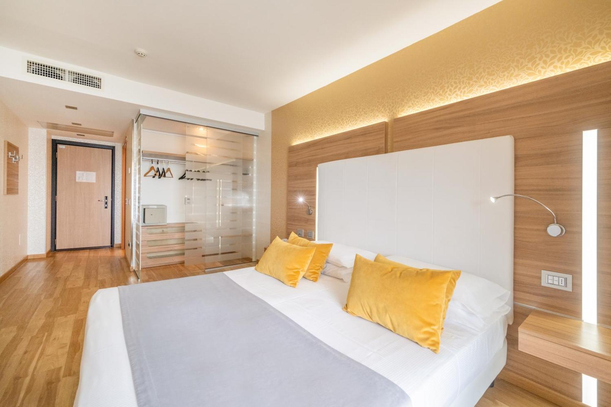 Kriss Internazionale Hotel บาร์โดลิโน ภายนอก รูปภาพ