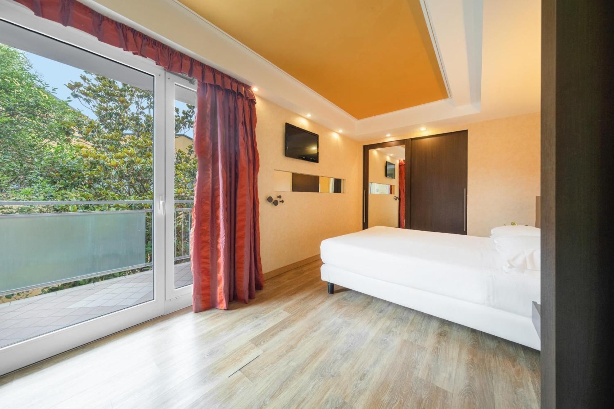 Kriss Internazionale Hotel บาร์โดลิโน ภายนอก รูปภาพ