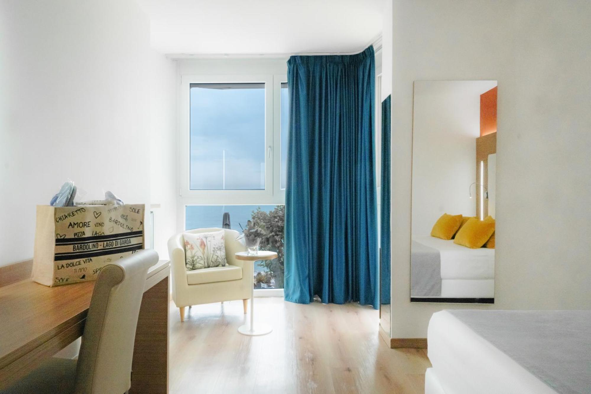 Kriss Internazionale Hotel บาร์โดลิโน ภายนอก รูปภาพ