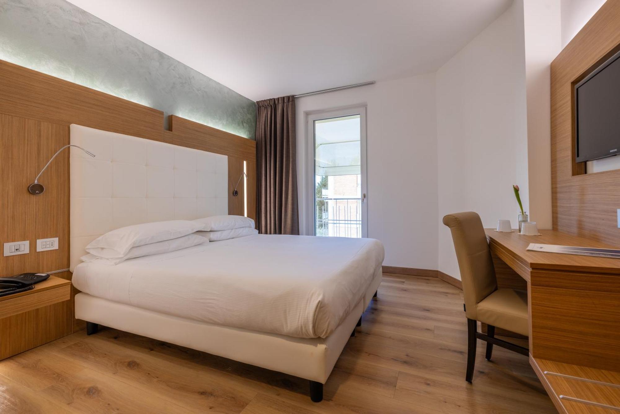 Kriss Internazionale Hotel บาร์โดลิโน ภายนอก รูปภาพ