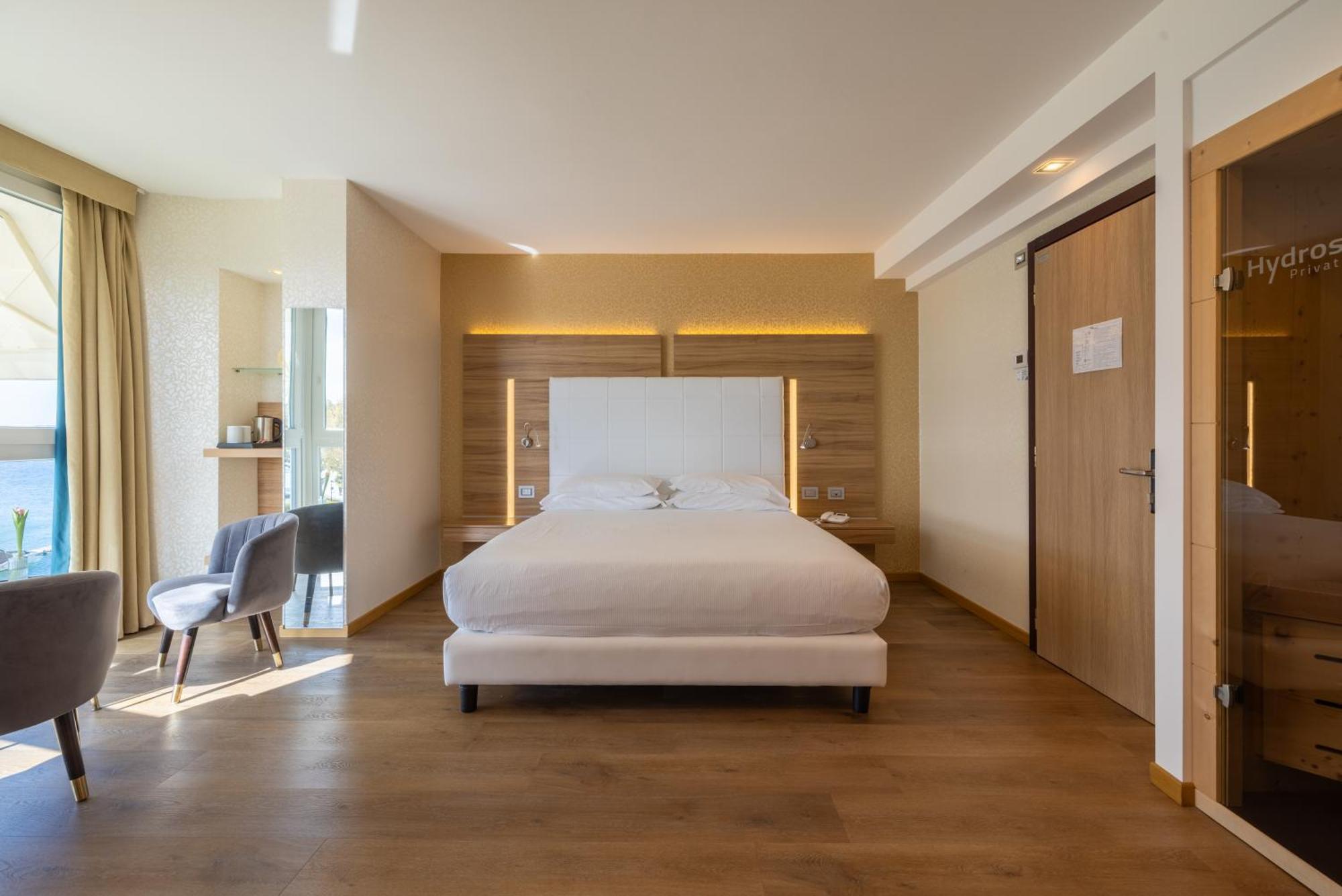 Kriss Internazionale Hotel บาร์โดลิโน ภายนอก รูปภาพ