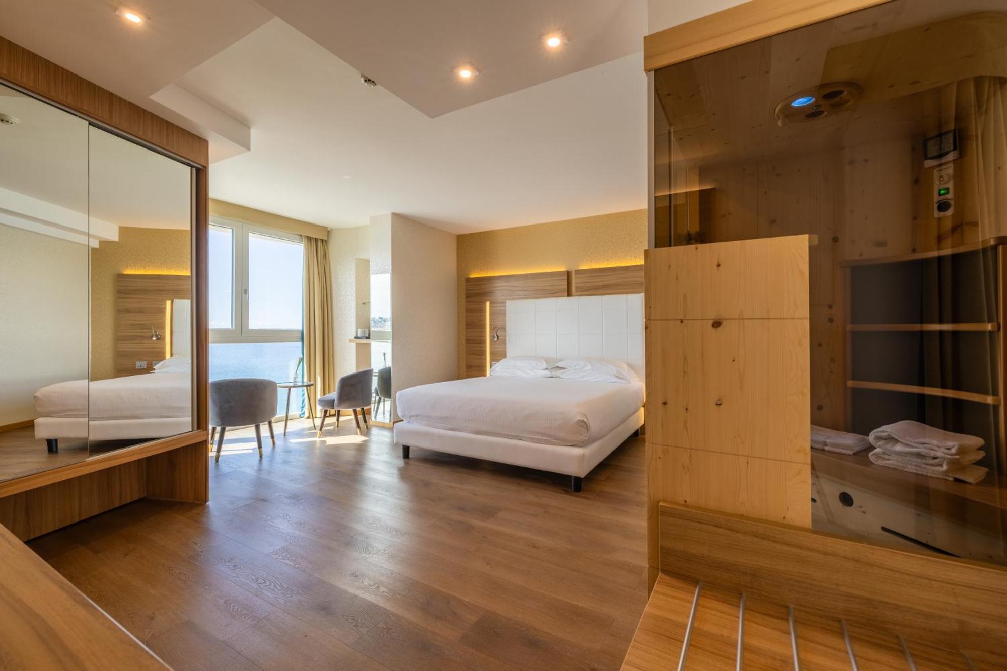 Kriss Internazionale Hotel บาร์โดลิโน ภายนอก รูปภาพ