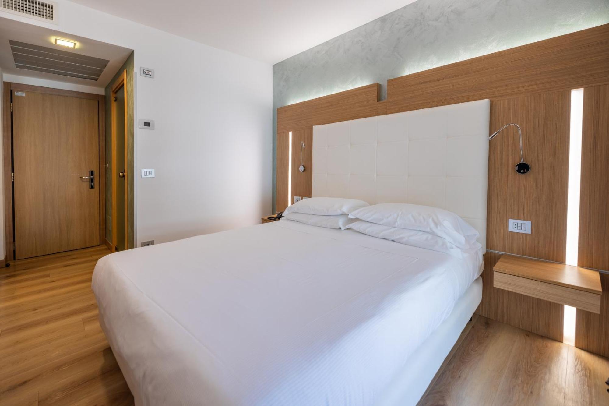 Kriss Internazionale Hotel บาร์โดลิโน ภายนอก รูปภาพ